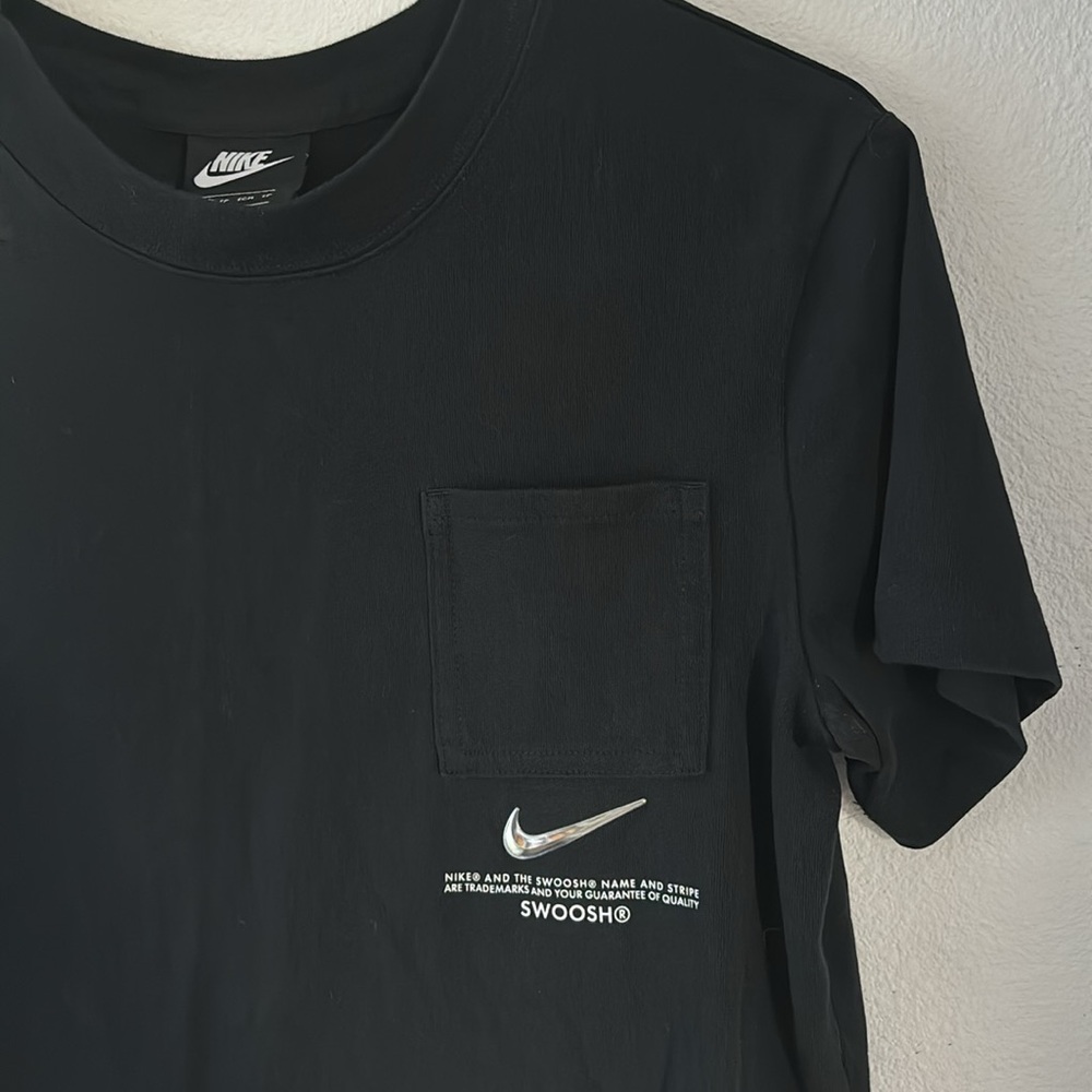 💋Nike Swoosh Black Crop Top
